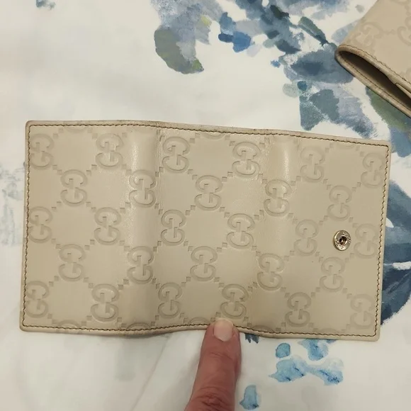 Gucci wallet key case set. Very good condition with very few callouts. - Picture 9 of 11